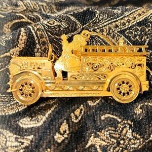2005 Santa's Fire Engine Danbury Mint Christmas Ornament Gold Plated Collection